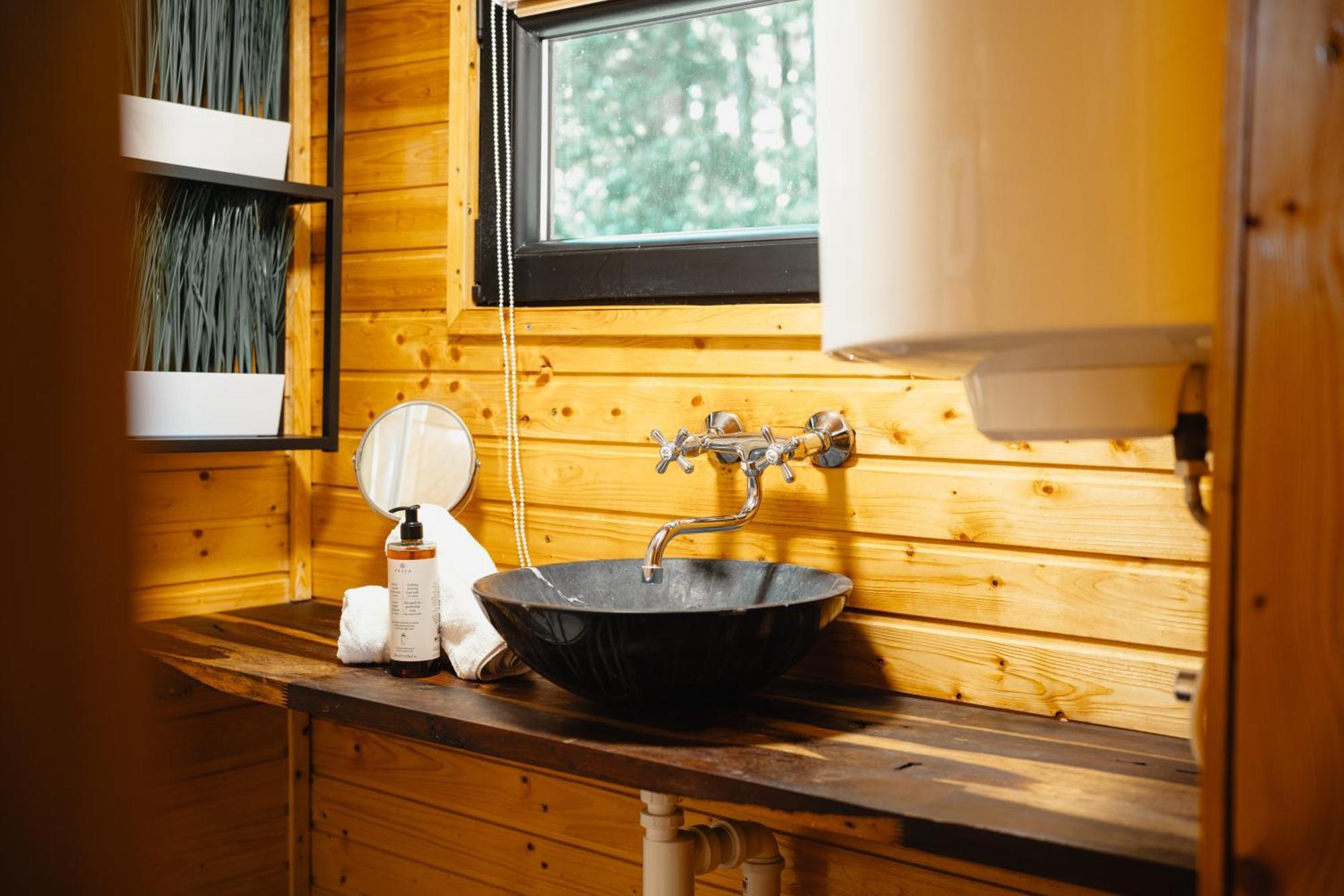 Secret Lake Prag Magic Place Relaxation& Wellness Rehenice Extérieur photo